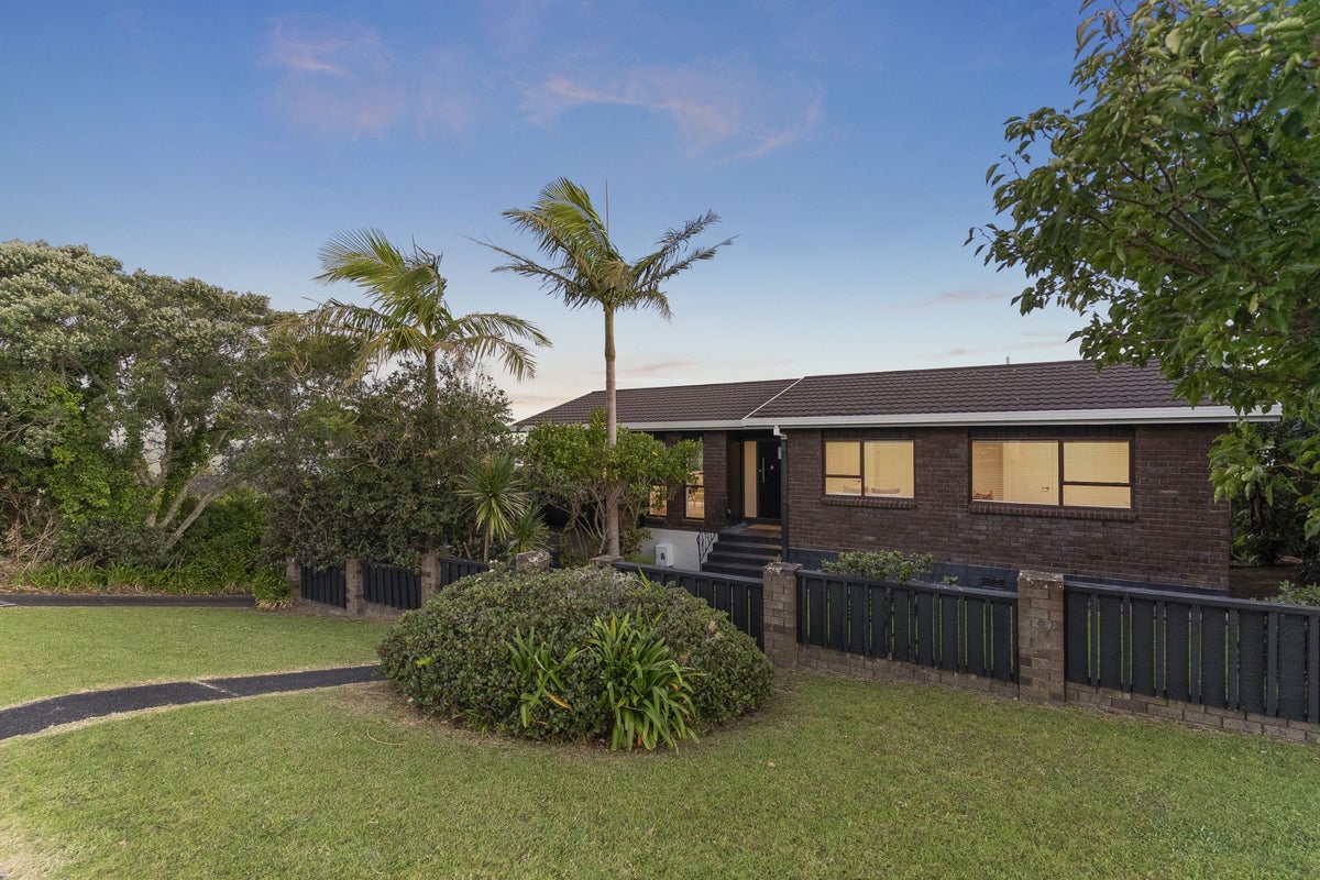 1/33 Montgomery Avenue, Rothesay Bay, Auckland - Carousel 2