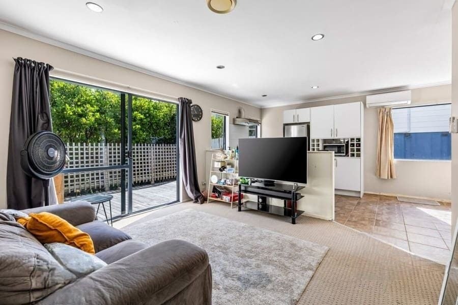 71 Kemp Road, Massey, Auckland - Carousel 2
