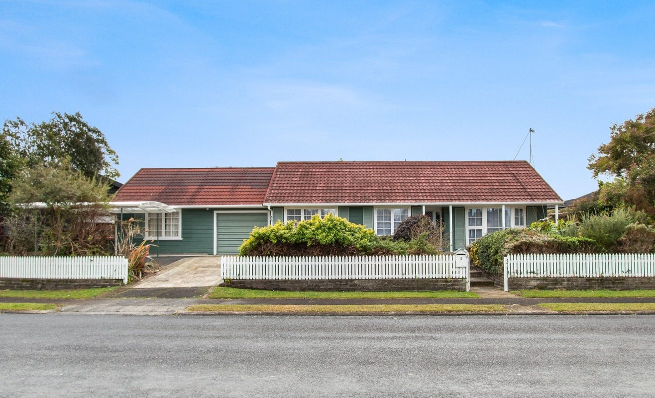 3 McLaren Place, Chedworth, Hamilton - Carousel 1