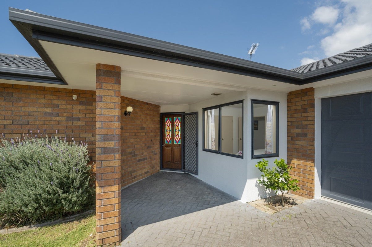 14 Meadowviews Drive, Welcome Bay, Tauranga - Carousel 2