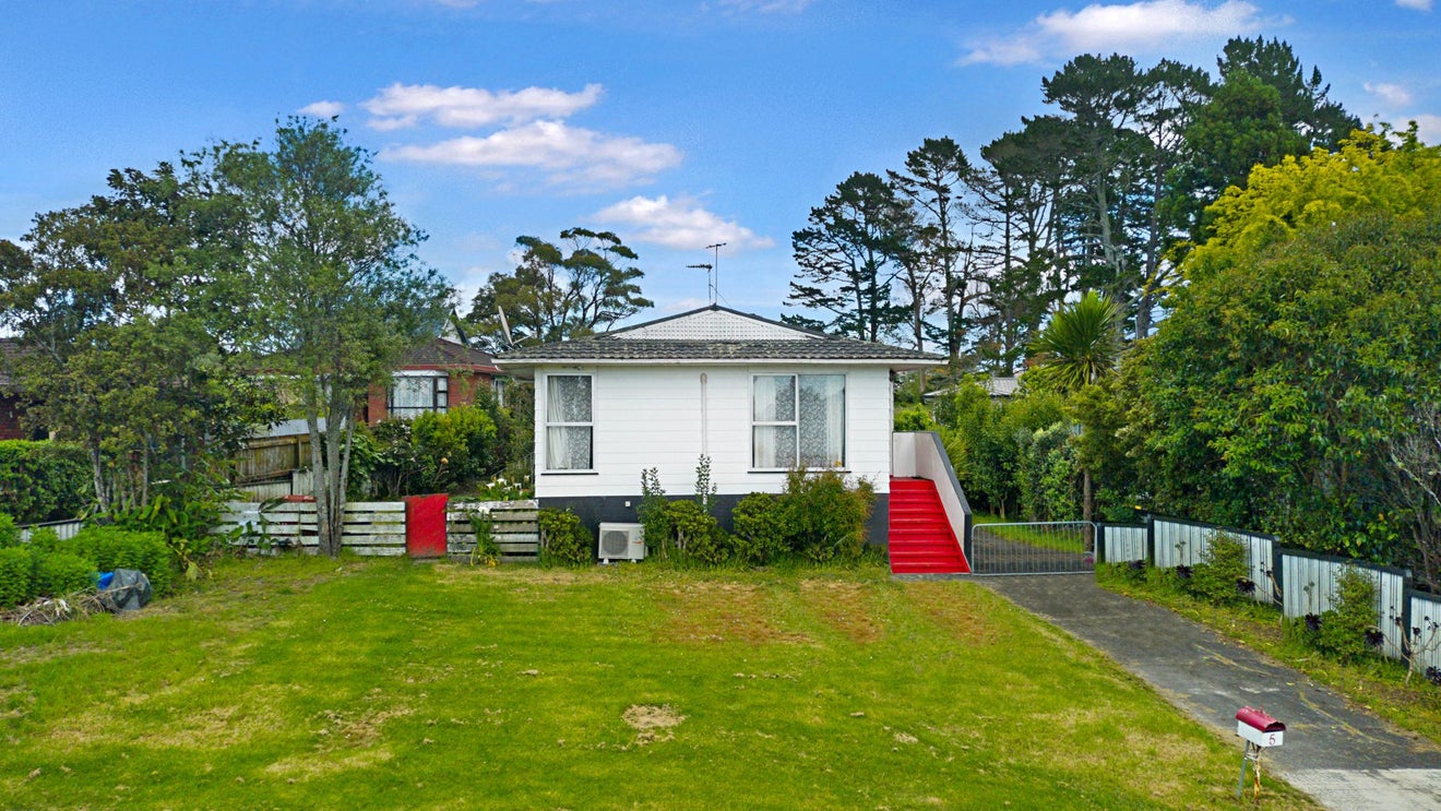 5 Allington Road, Massey, Auckland - Carousel 2