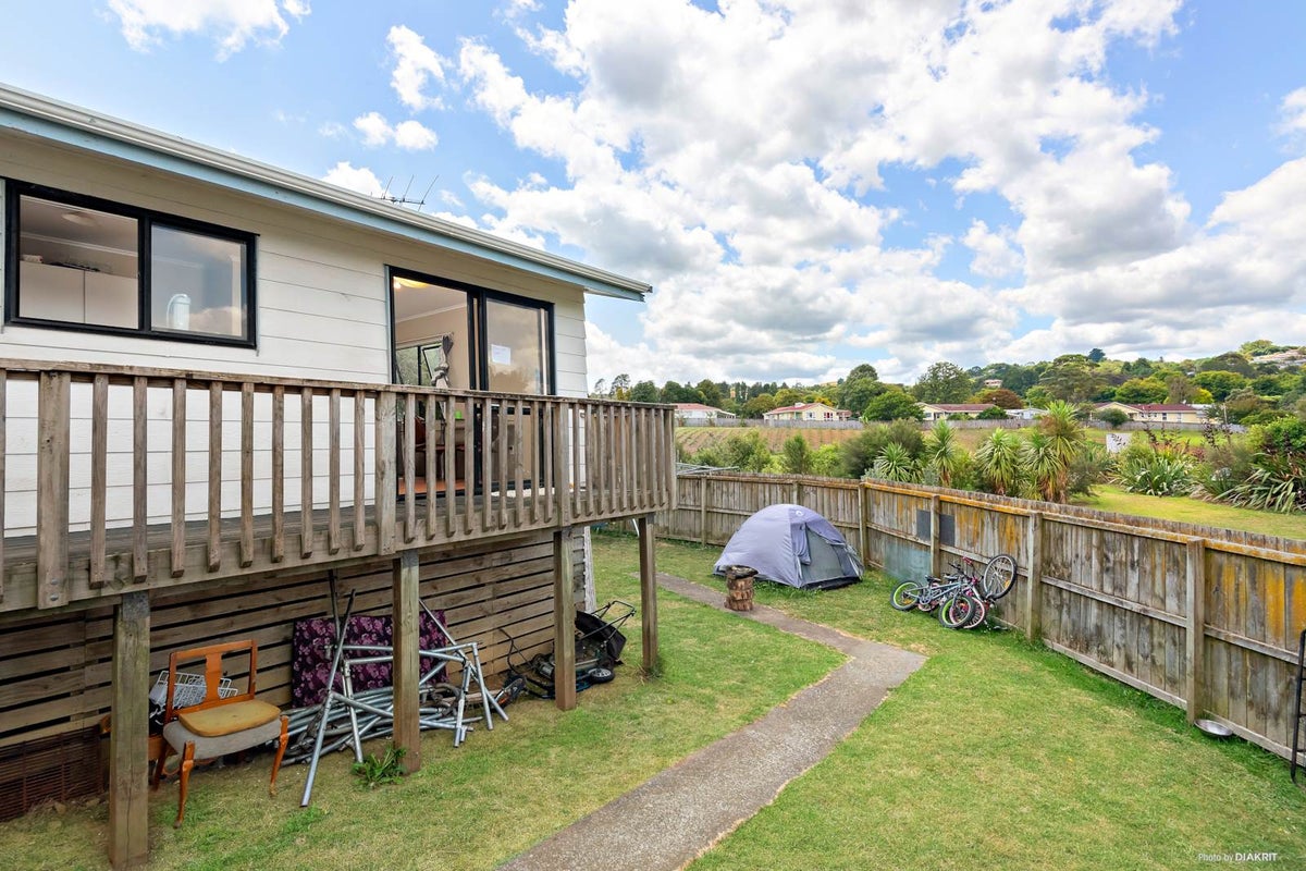 1/11 Igloo Place, Red Hill, Papakura - Carousel 1