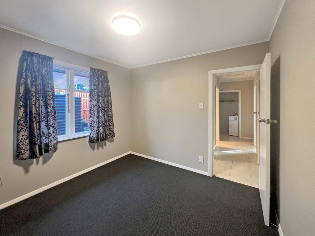 2/1068 Fergusson Drive, Clouston Park, Upper Hutt - Carousel 7