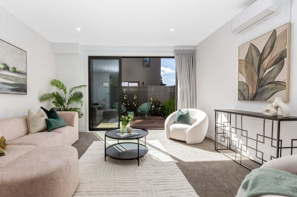 1/323 Riverside Drive, Waterloo, Lower Hutt - Carousel 2