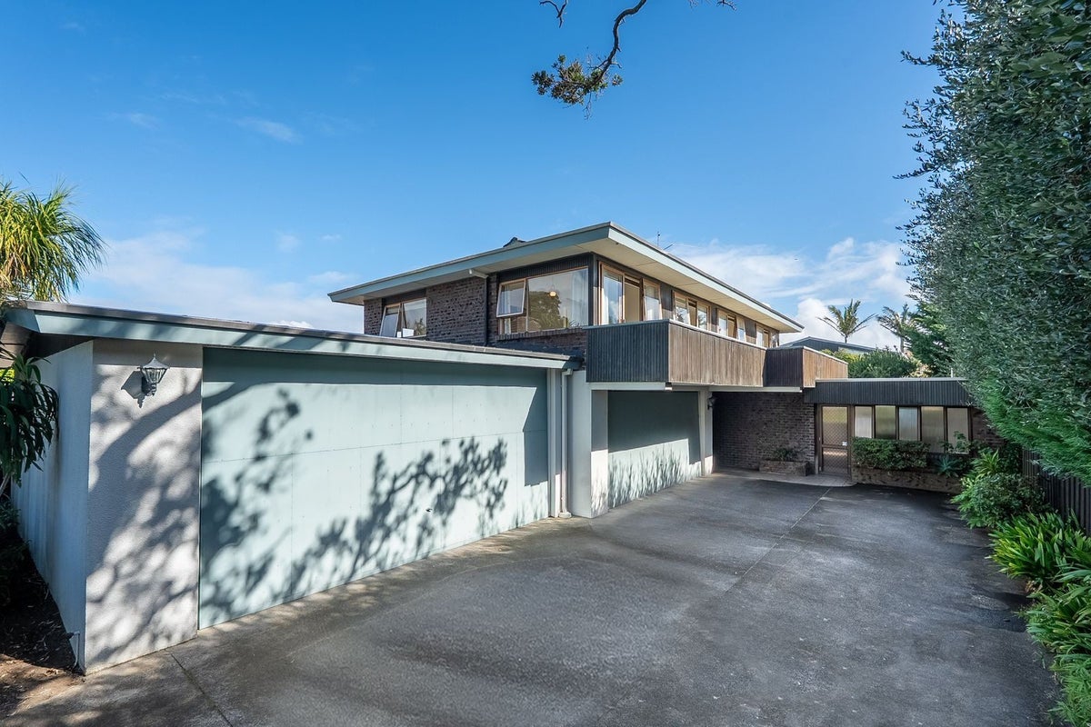1/24 Saltburn Road, Milford, Auckland - Carousel 1