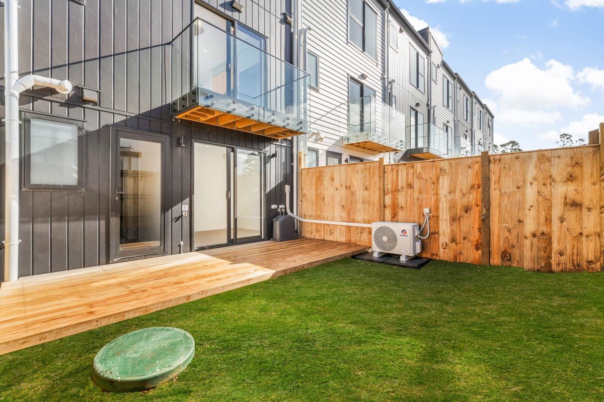 7/107 Hobsonville Road, West Harbour, Auckland - Carousel 14