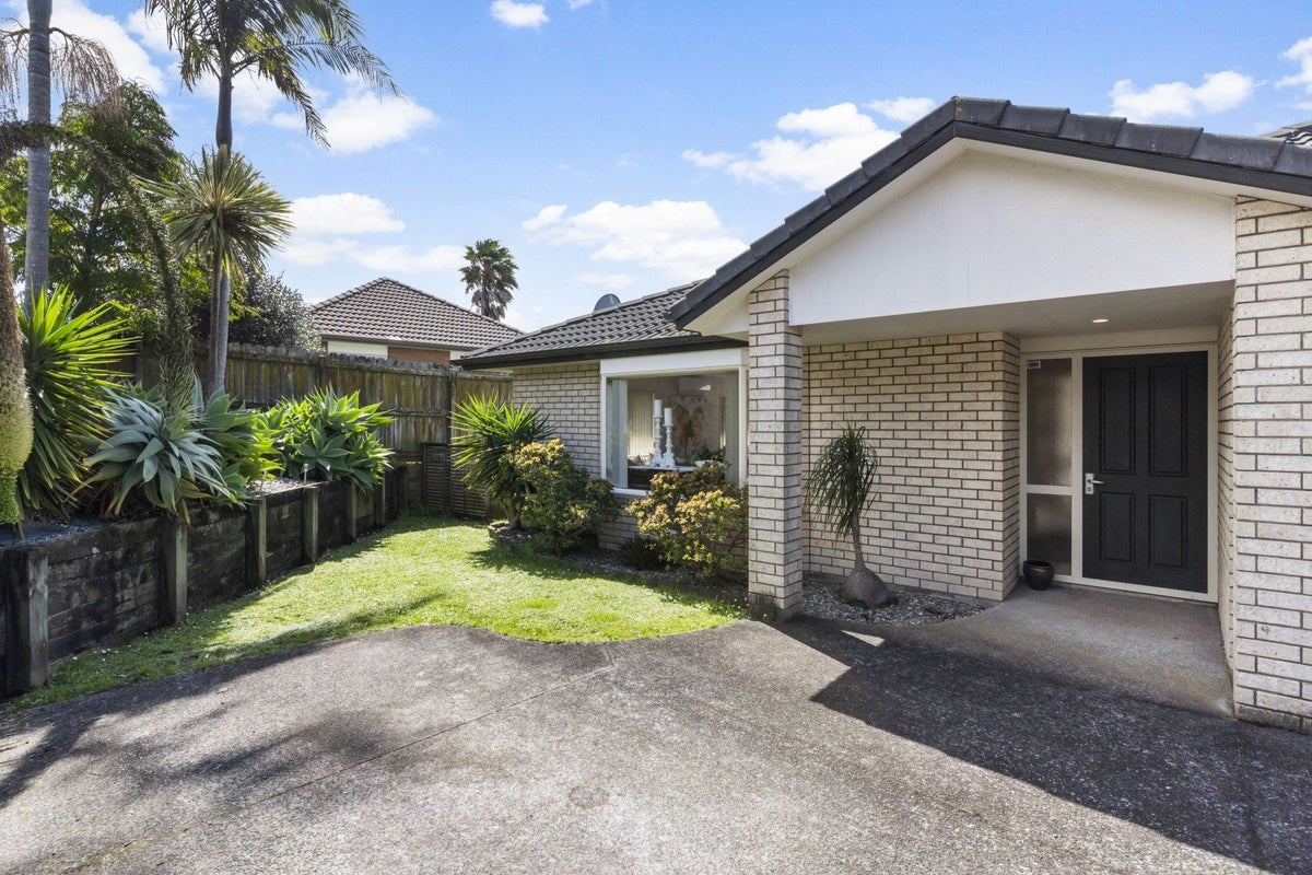 9 Ballydonegan Rise, East Tamaki, Auckland - Carousel 2