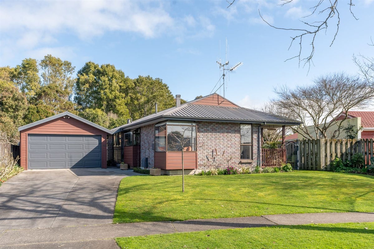 52 Waterford Road, Fitzroy, Hamilton - Carousel 1