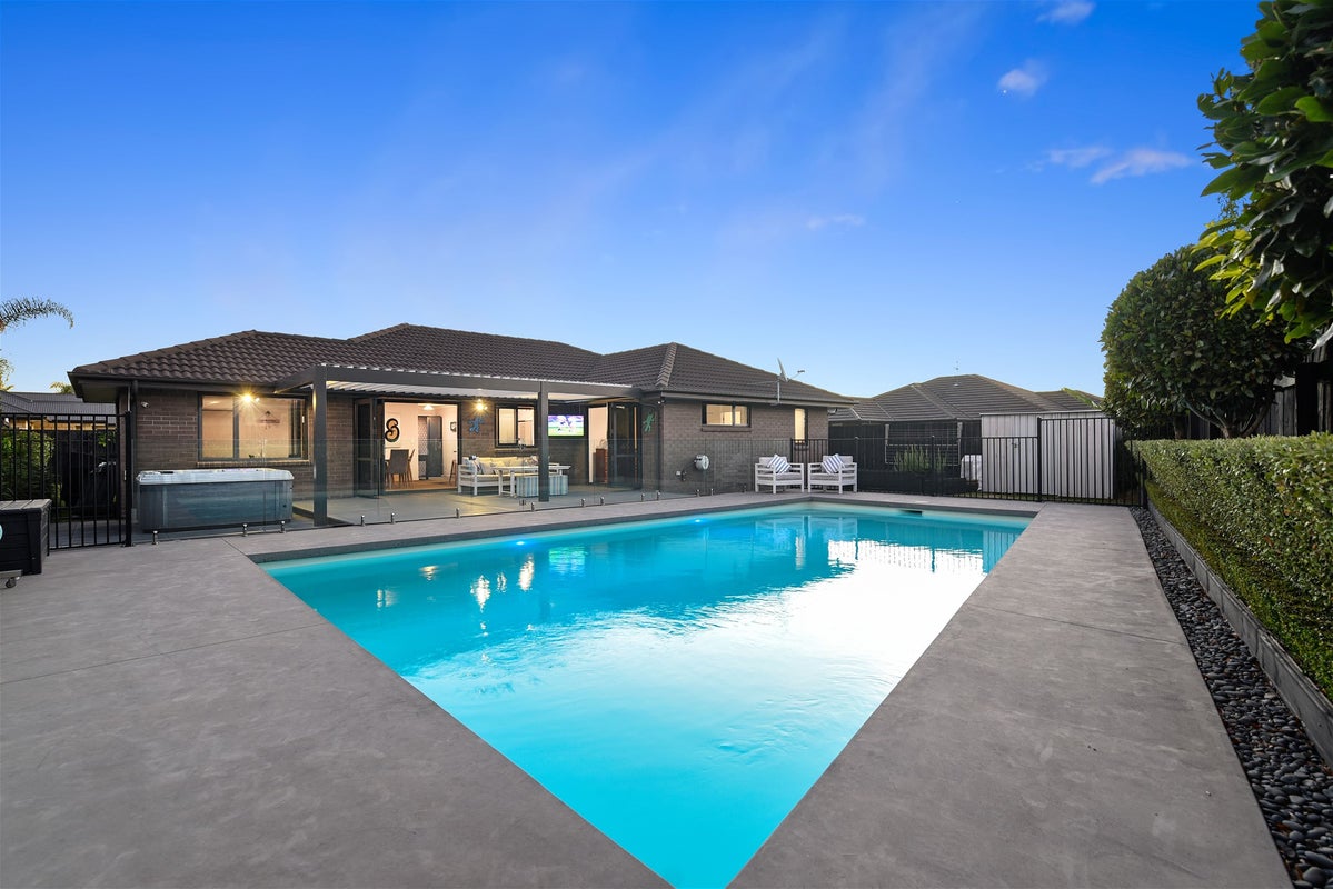 11 Foxbury Court, Rototuna North, Hamilton - Carousel 1