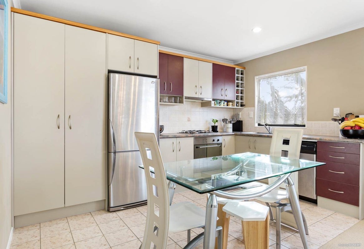 18 Maidstone Place, Oteha, Auckland - Carousel 2