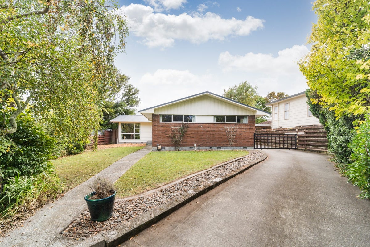 25 Terry Crescent, Milson, Palmerston North - Carousel 1