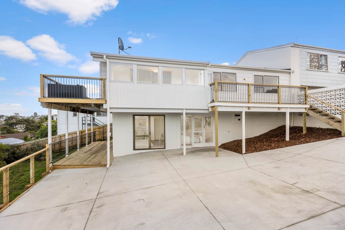 2/81 Target Road, Totara Vale, Auckland - Carousel 1