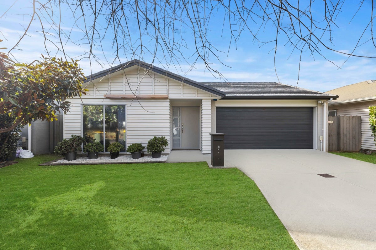 9 Pipipi Crescent, Takanini, Auckland - Carousel 1