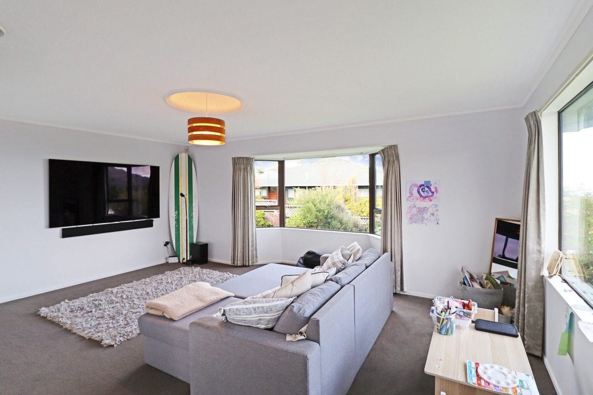 32A Outram Grove, Kelson, Lower Hutt - Carousel 2