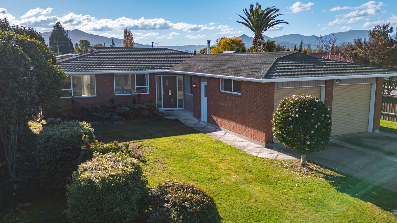 6 Robinson Street, Grovetown, Blenheim - Carousel 2