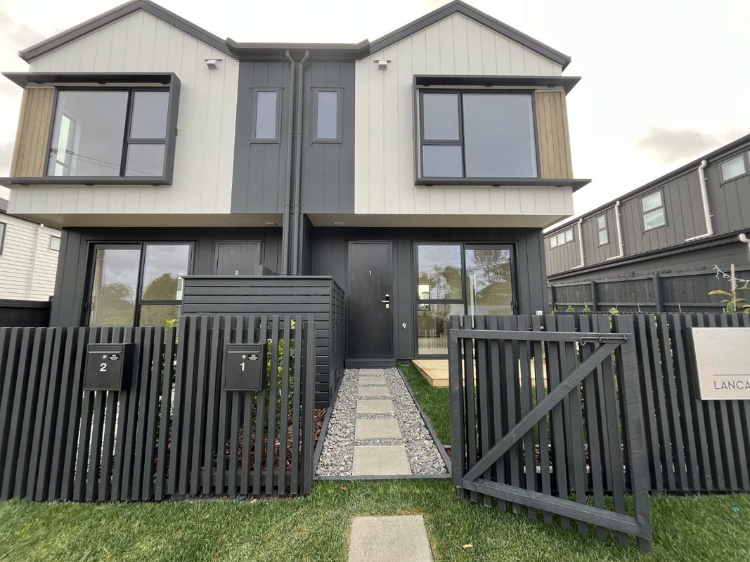 1/131 Lancaster Road, Beach Haven, North Shore City, Auckland - Carousel 1