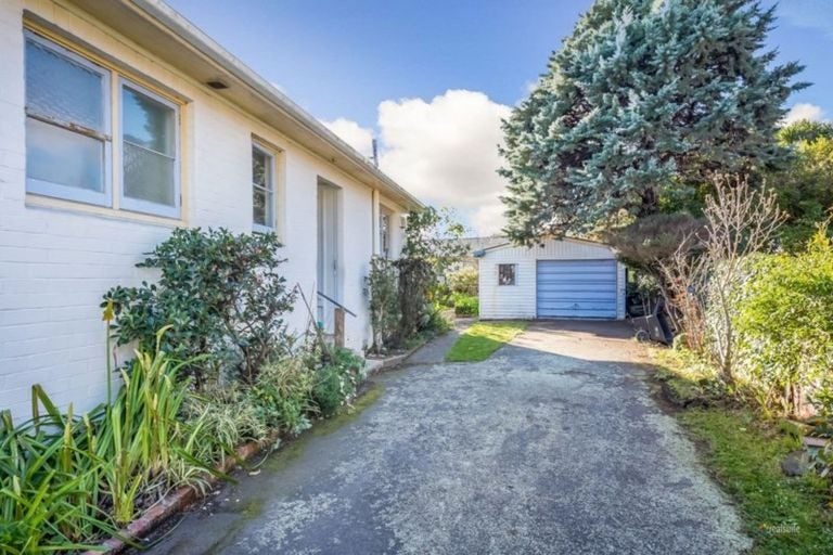 15 Melvill Grove, Waterloo, Lower Hutt - Carousel 14