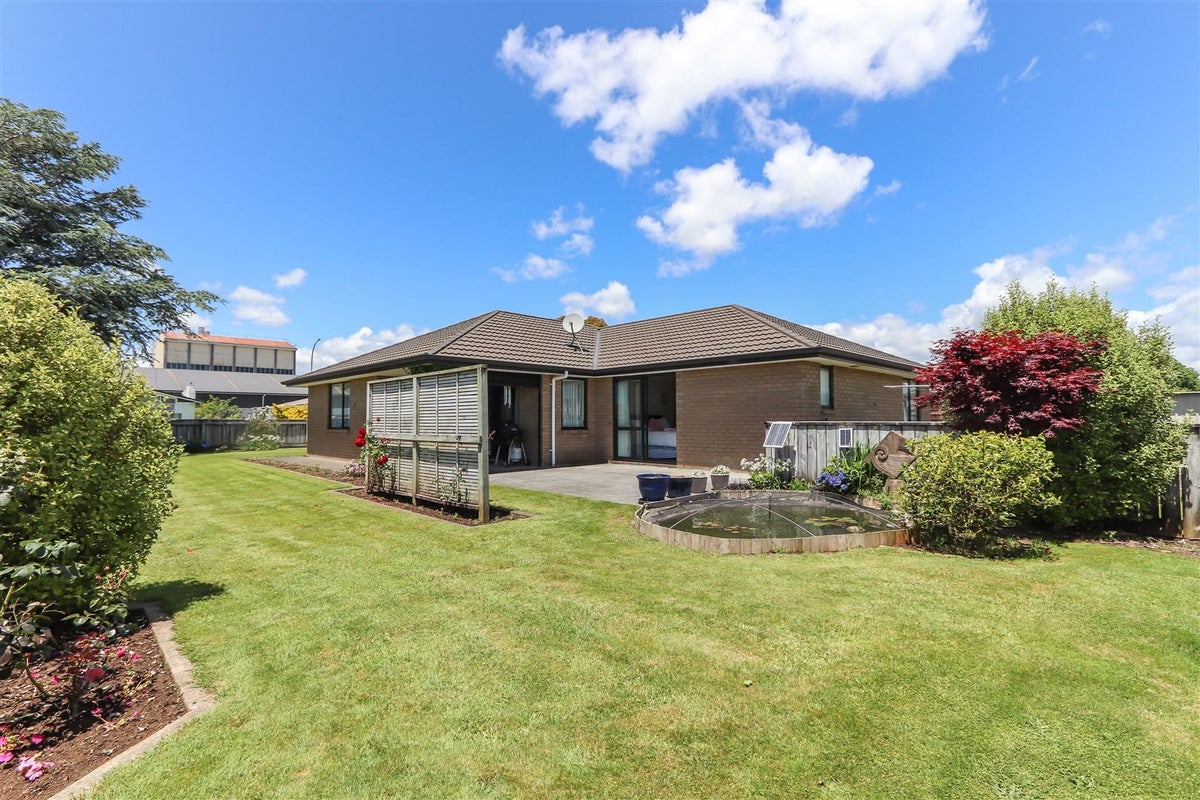 16 Kahikatea Street, Inglewood, Inglewood - Carousel 1