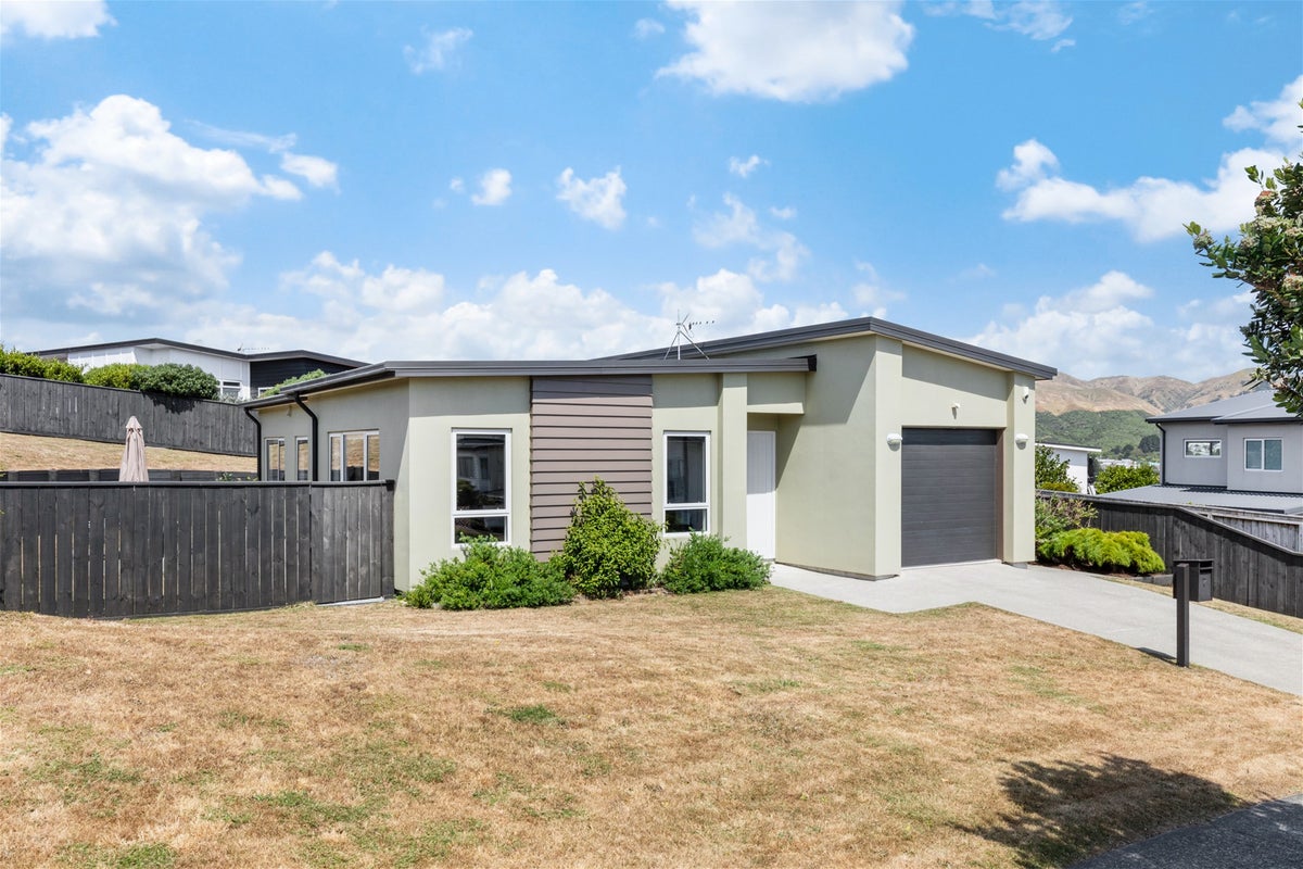 7 Sumner Terrace, Aotea, Porirua - Carousel 16