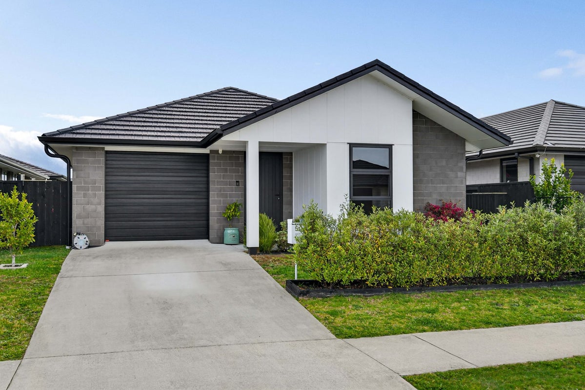 51 HILLS VIEW DR - Carousel 1