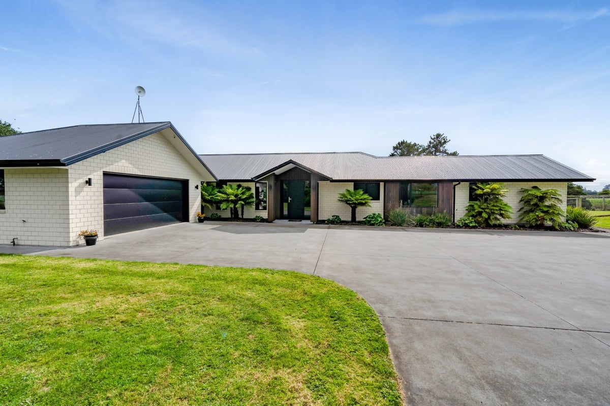 376 Egmont Road, Hillsborough, New Plymouth - Carousel 50