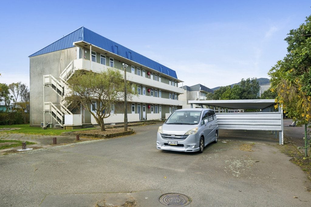 9/41 Barber Grove, Moera, Lower Hutt - Carousel 19