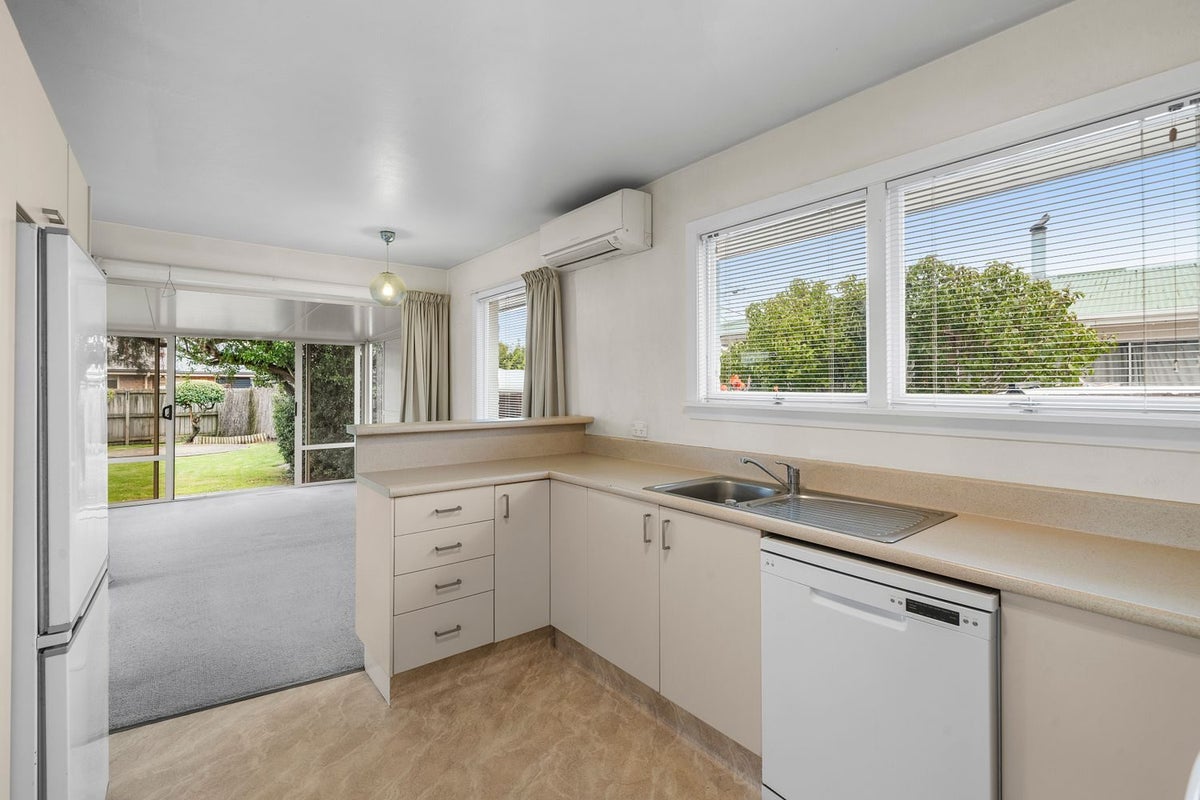 77 Farquhars Road, Redwood, Christchurch - Carousel 24