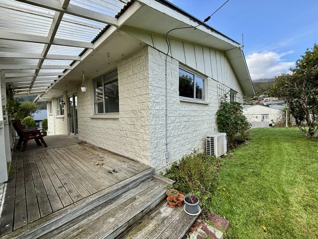 252 Waikawa Road, Waikawa, Picton - Carousel 19