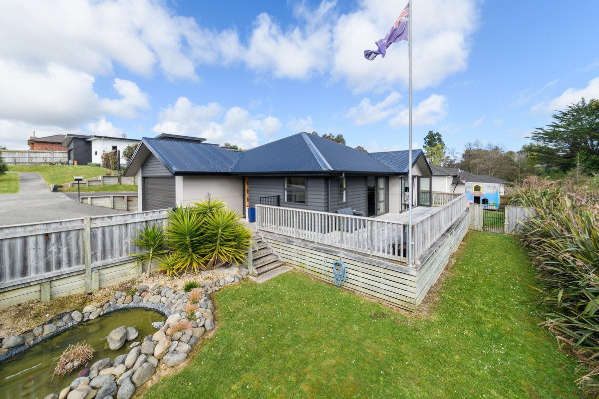 33 Galea Grove, Kelvin Grove, Palmerston North - Carousel 1
