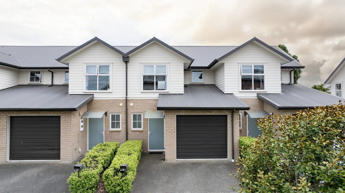 77 Chiefs Court, Hamilton East, Hamilton - Carousel 1