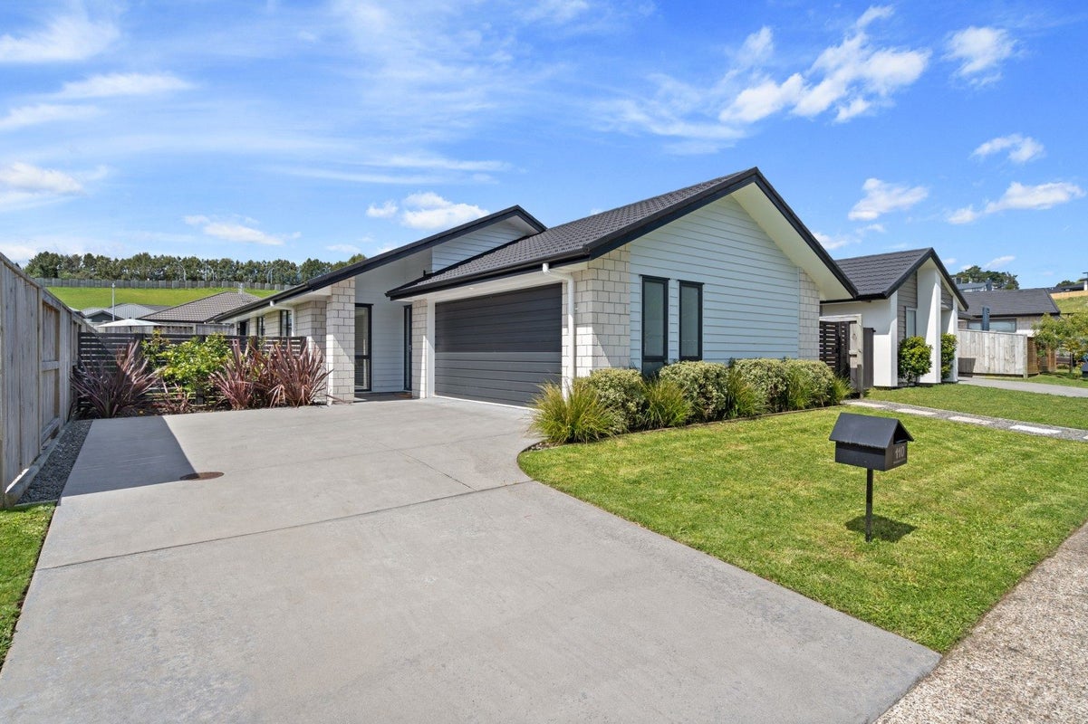 110 Whakaturou Crescent, Pyes Pa, Tauranga - Carousel 1