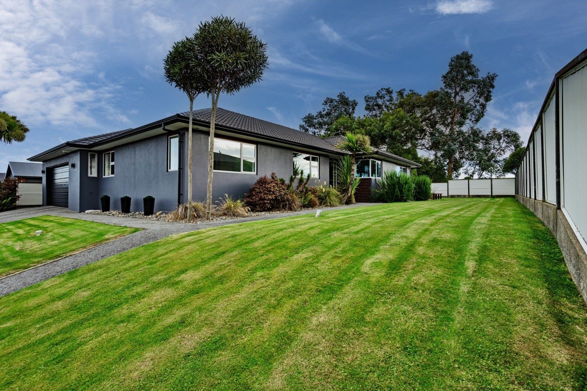 50 Hoffman Court, Waikiwi, Invercargill - Carousel 1