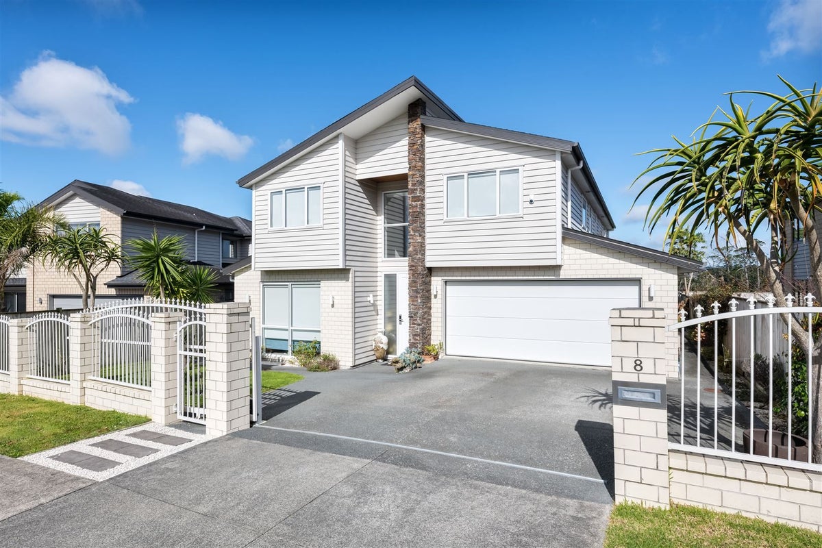 8 Irongate Avenue, Ranui, Auckland - Carousel 1