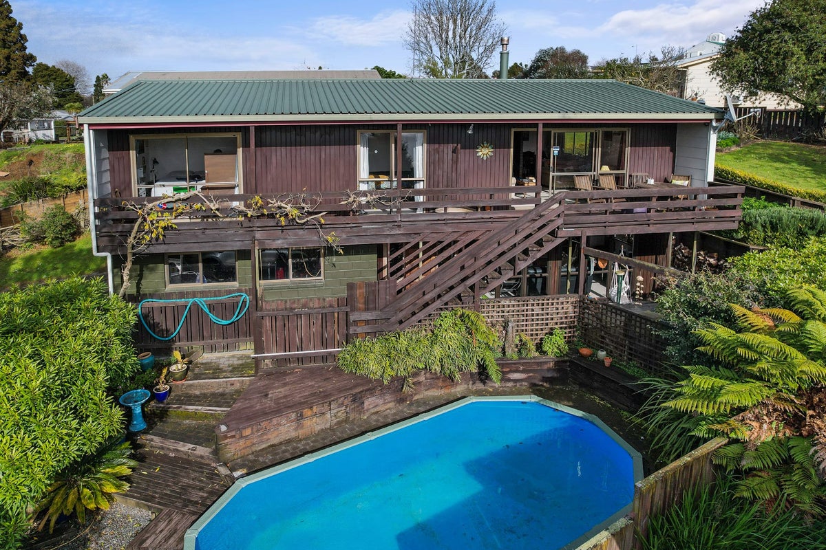 16 Moule Street, Kihikihi, Te Awamutu - Carousel 1