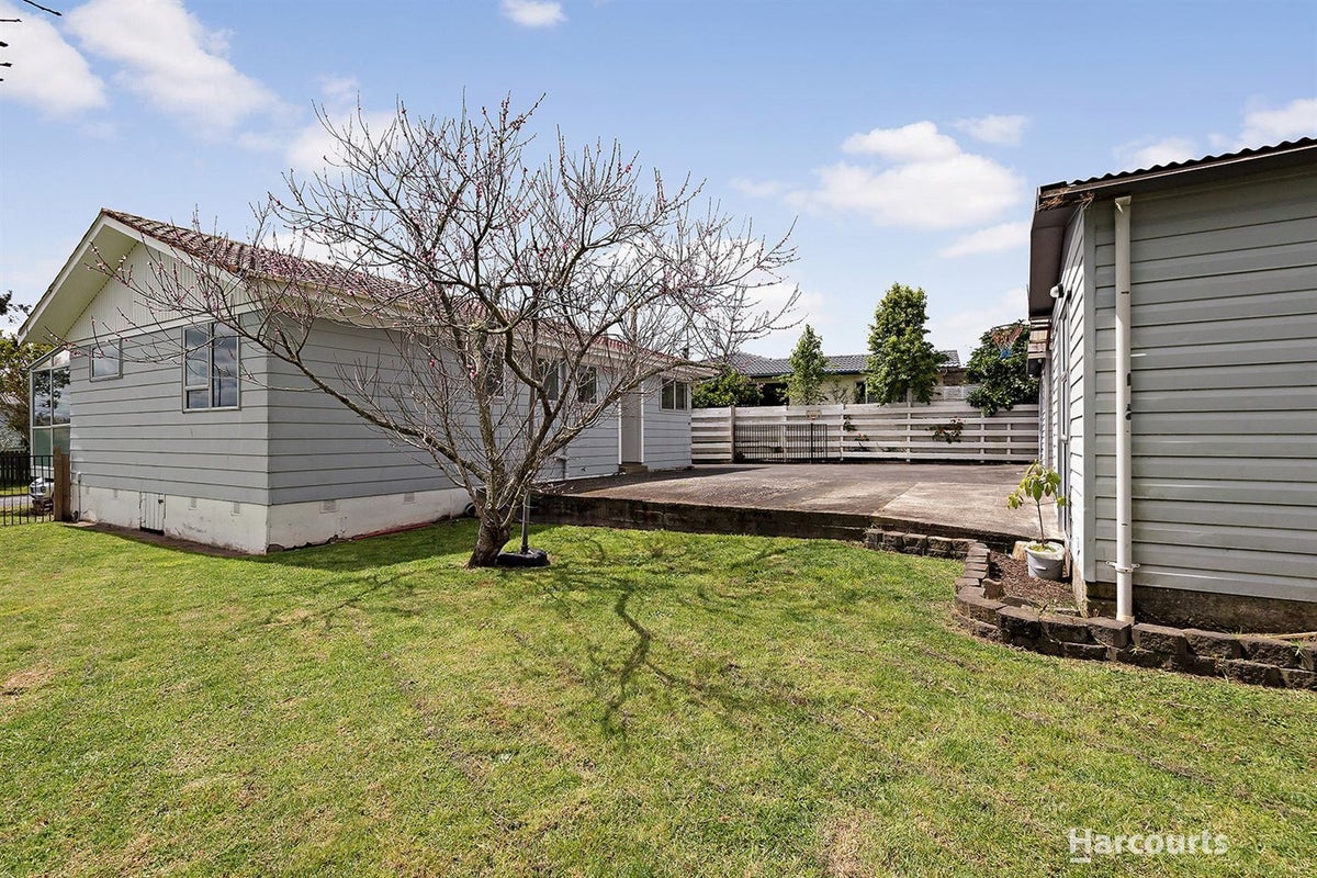 13 Leatham Crescent, Opaheke, Papakura - Carousel 21