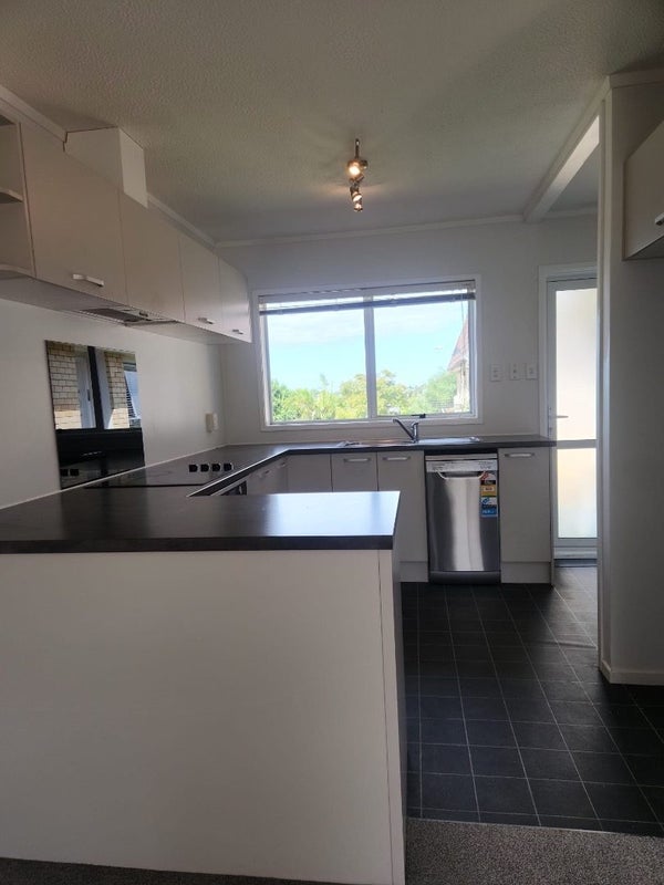2/137 Rangatira Road, Beach Haven, Auckland - Carousel 2
