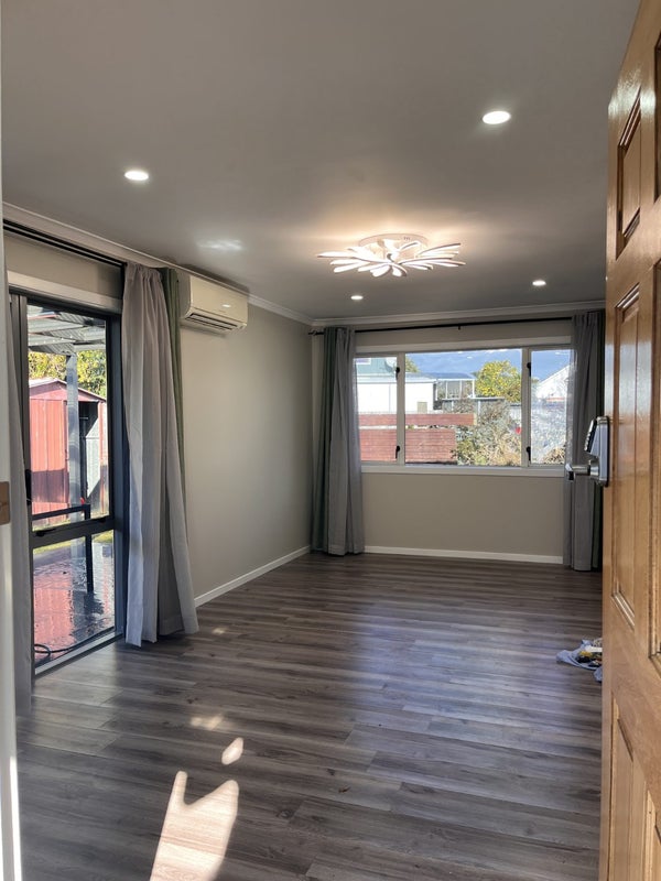 17 Tuakiri Street, Point England, Auckland - Carousel 2