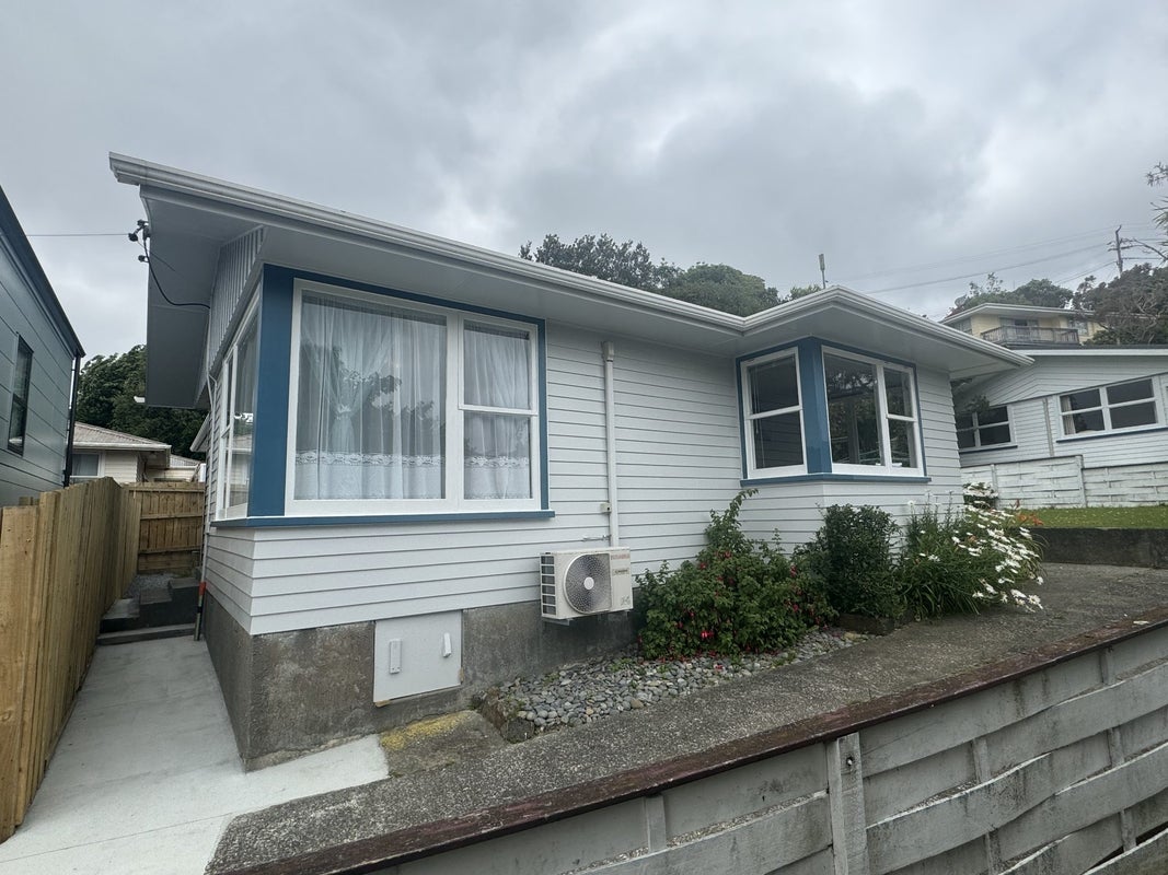 46 Catherine Crescent, Paparangi, Wellington - Carousel 1