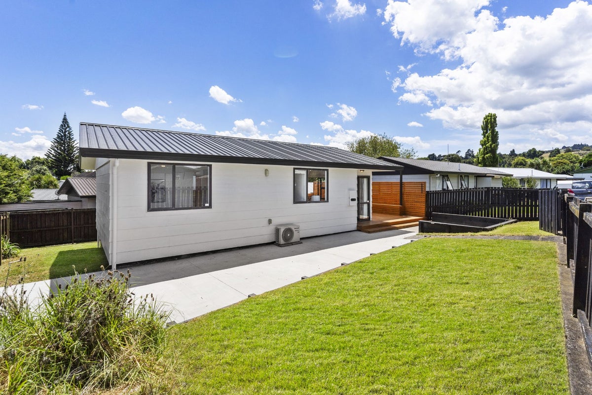 2/59 Redcrest Avenue, Red Hill, Papakura - Carousel 20