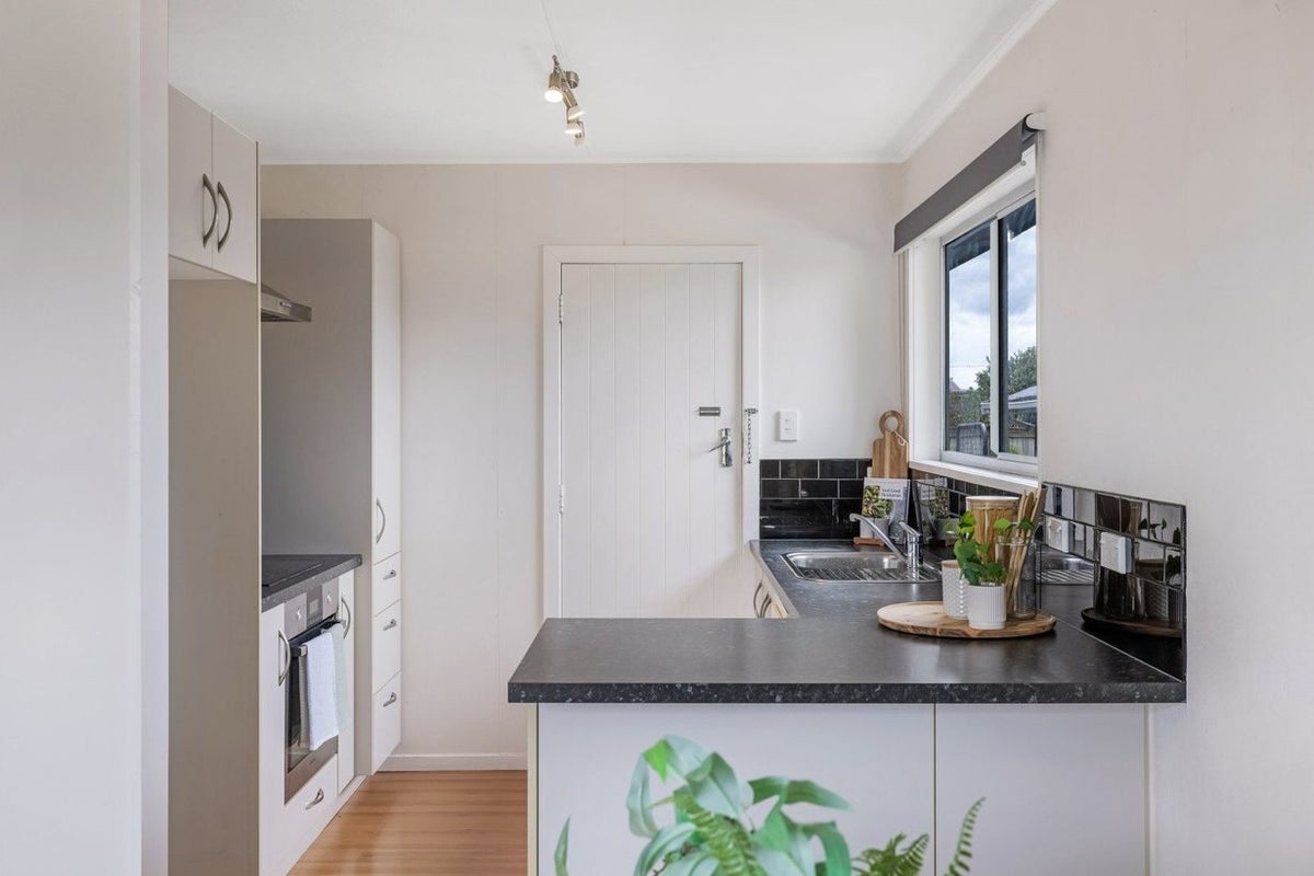 18 Kaituna Street, Milson, Palmerston North - Carousel 2