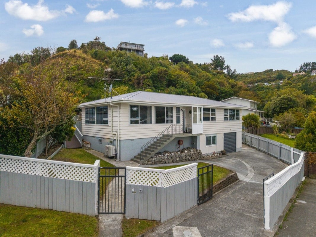 11 Tweed Road, Papakowhai, Porirua - Carousel 1