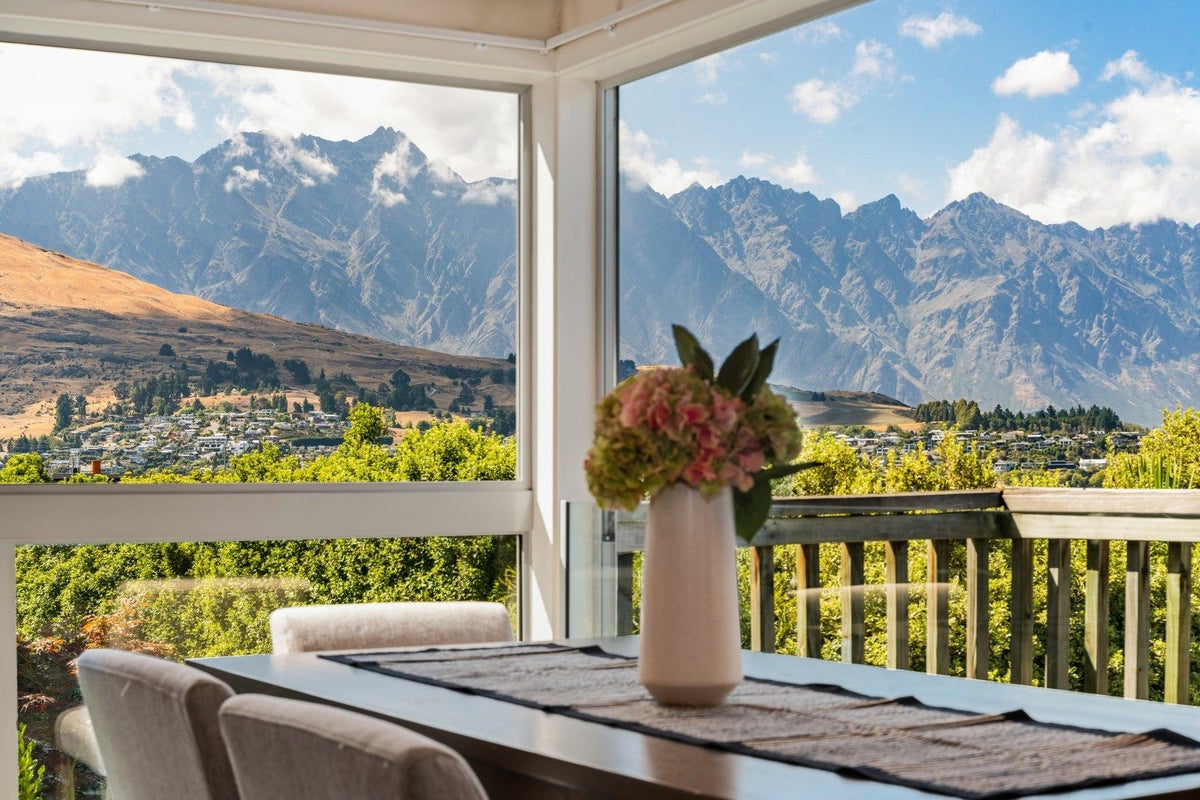 8 The Terrace, Queenstown, Queenstown - Carousel 2