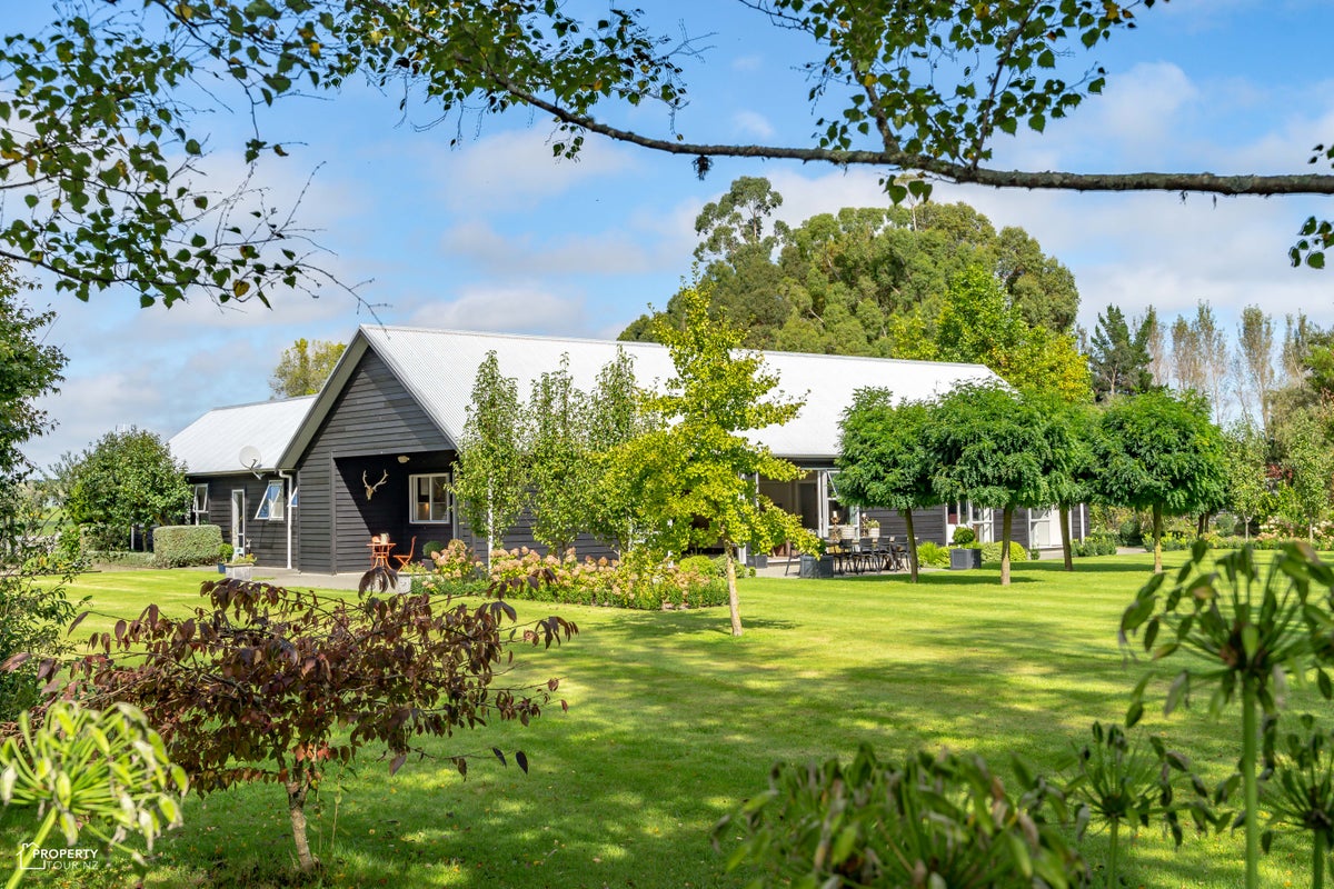 152 Willow Park Drive, Masterton - Carousel 2