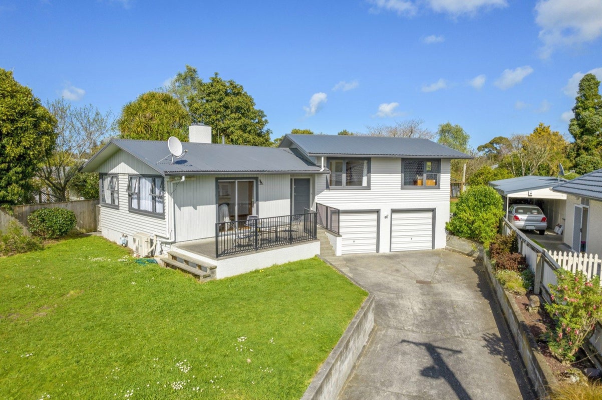 3 Camellia Avenue, Aramoho, Whanganui - Carousel 1