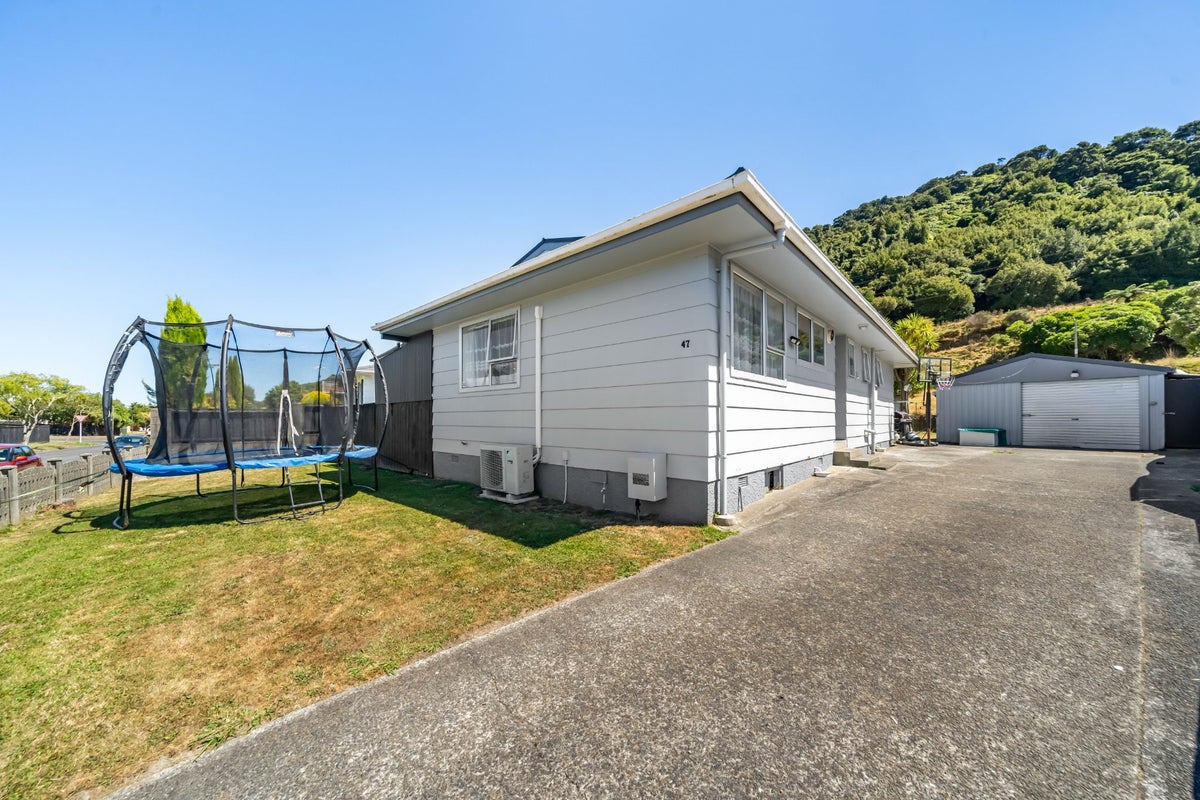 47 Hartford Crescent, Totara Park, Upper Hutt - Carousel 1