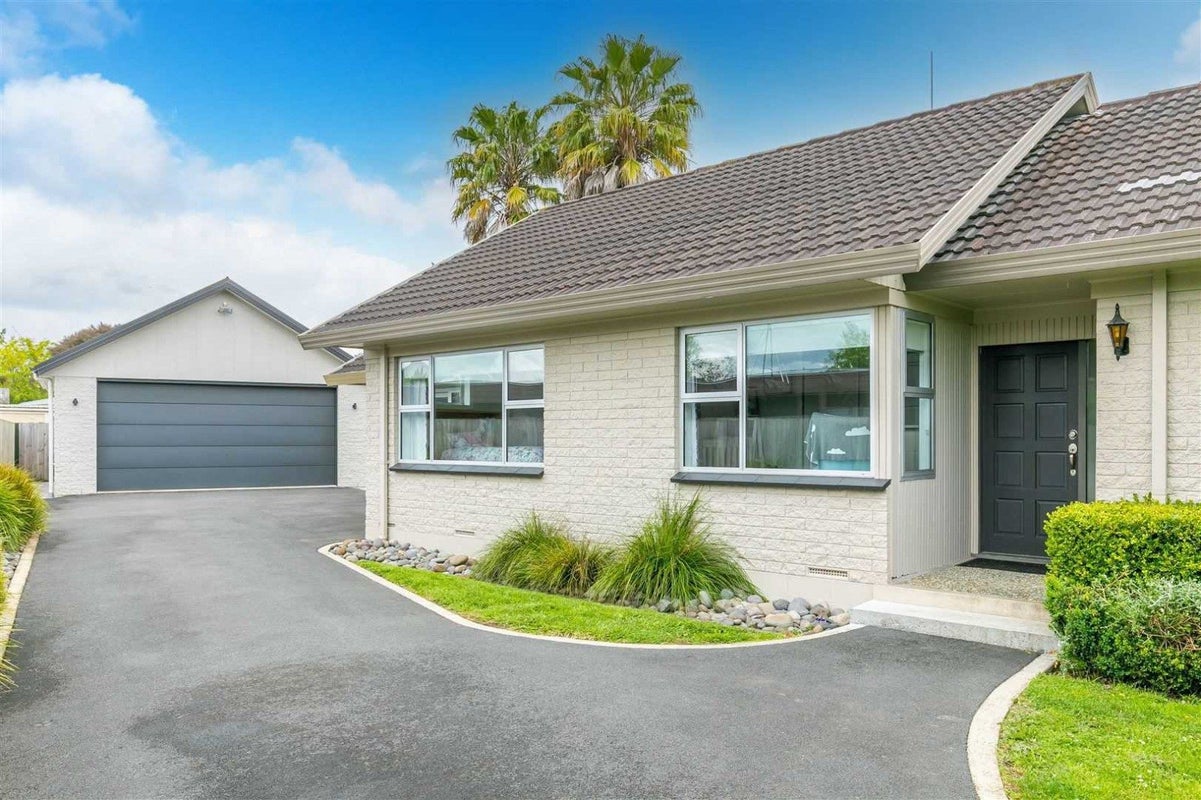 16 Glen Lynne Avenue, Queenwood, Hamilton - Carousel 1