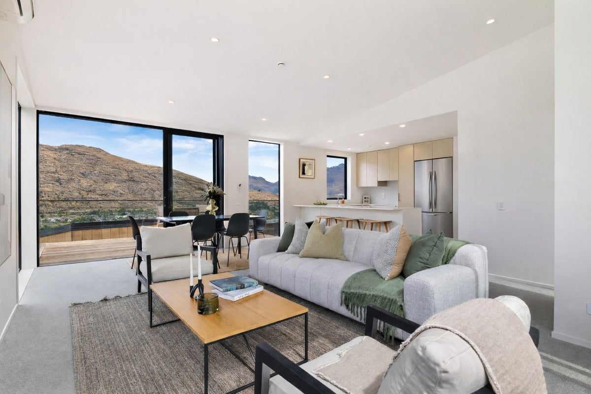 49 Angelo Drive, Queenstown Hill, Queenstown - Carousel 2