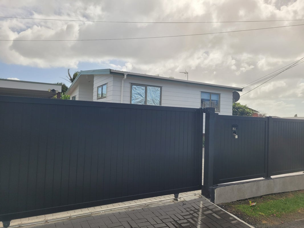 8 Archlynn Road, Kelston, Auckland - Carousel 2