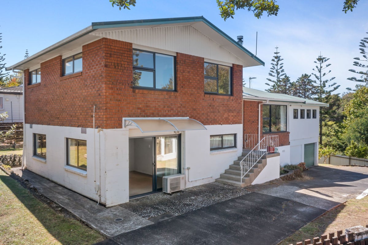 104 Sycamore Drive, Sunnynook, Auckland - Carousel 1