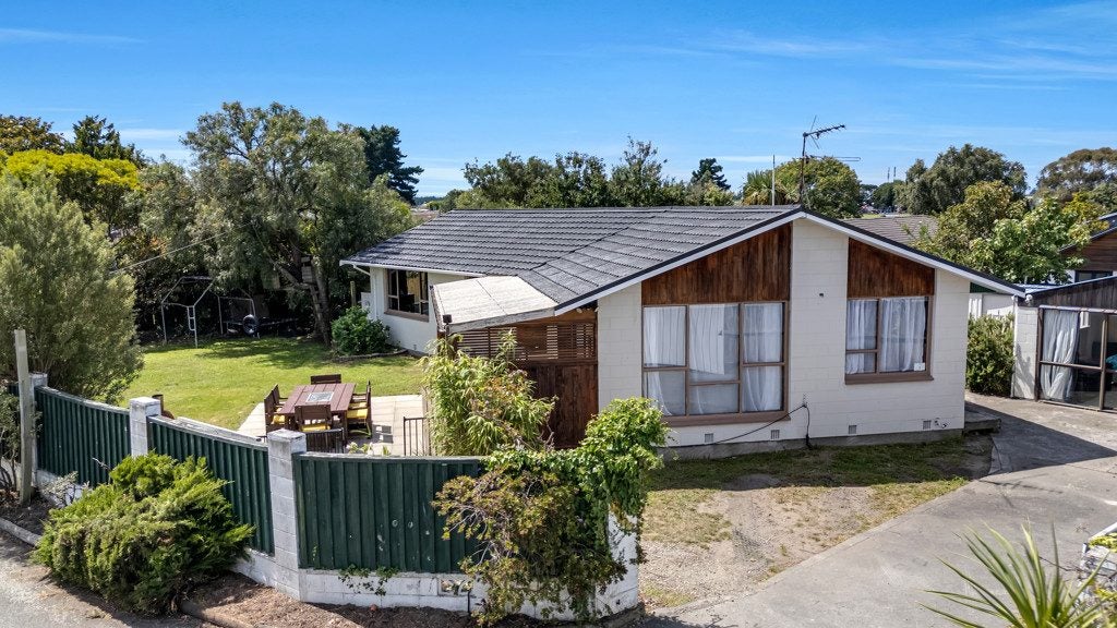 10 Jade Place, Parklands, Christchurch - Carousel 2